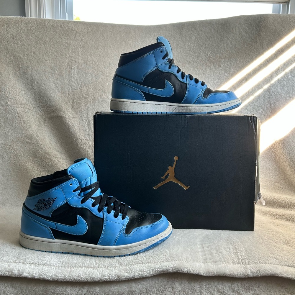 Air Jordan 1 Mid ‘University Blue Black’ Size 9.5